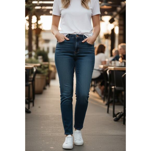 Talbots Women’s Jegging Jeans Size 14P Petite Talia Wash Mid-Rise Stretch Denim - Picture 2 of 9